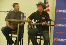 Nugent campaigns for Kobach, draws protesters