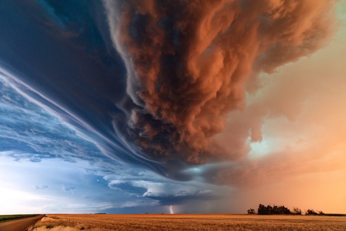 Supercell thunderstorm with dramatic storm clouds